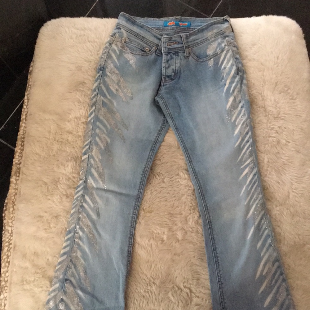 Light denim with cute stripes on the side